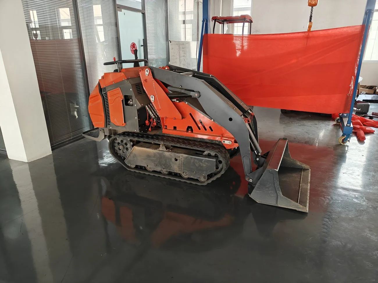 C1200 durable loader frame and lift arm structure