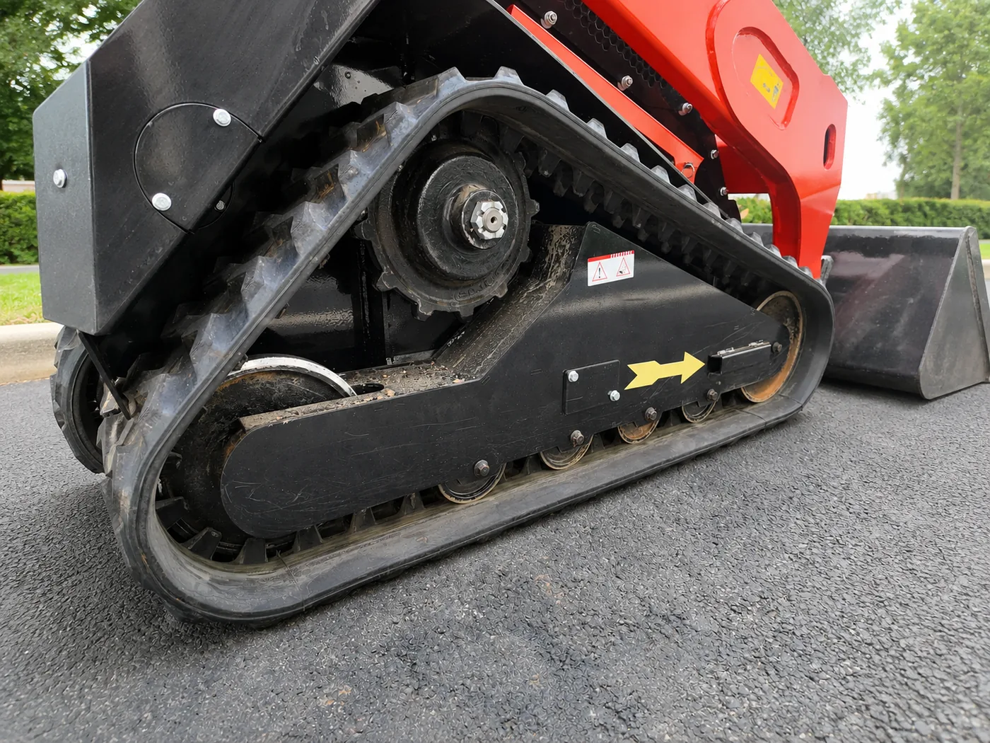 V1000 triangular rubber track system close-up