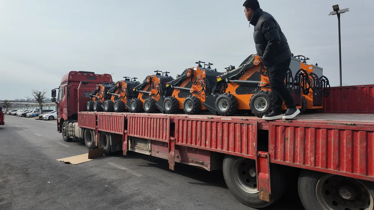 KORVA T490 ride-on tracked mini skid steer loader container loading for international shipment
