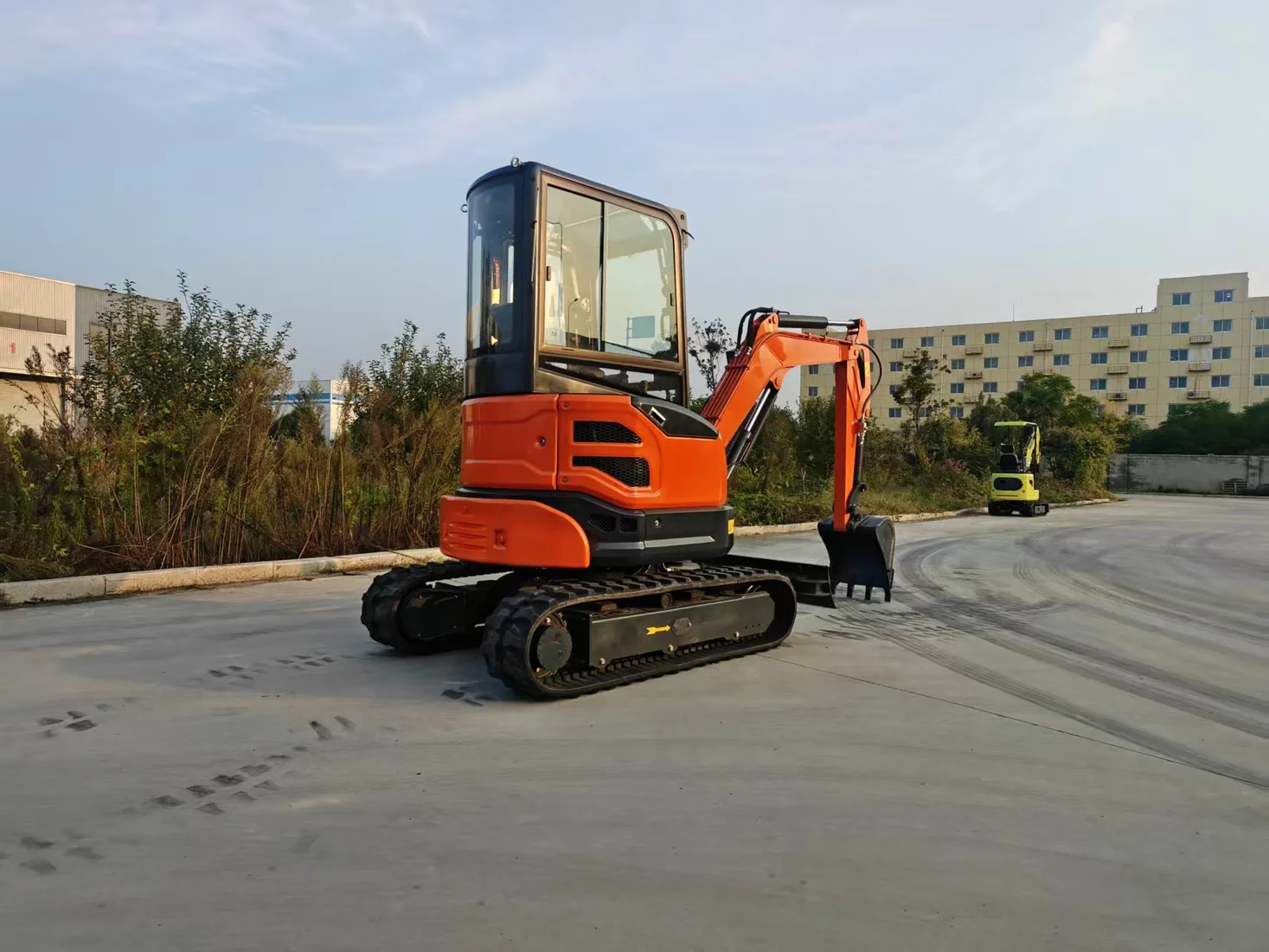 KORVA GW30 orange cabin rear side thumbnail