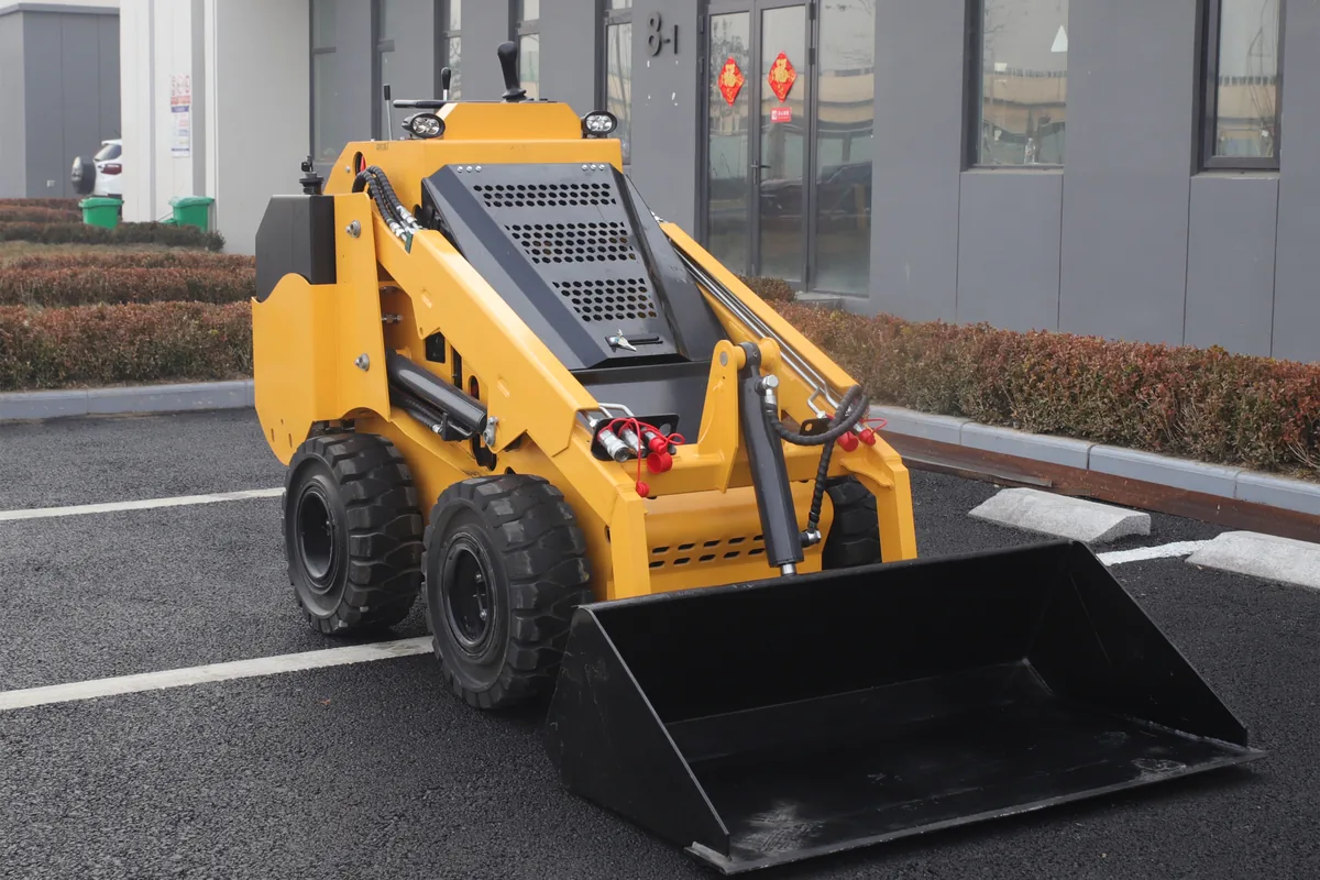 KORVA S750 wheel mini skid steer loader comparison view on firm ground